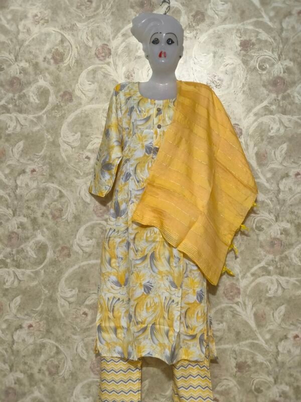 Vibrant Colors & Classic Design – Stylish 3-Piece Suit for Women - Image 4