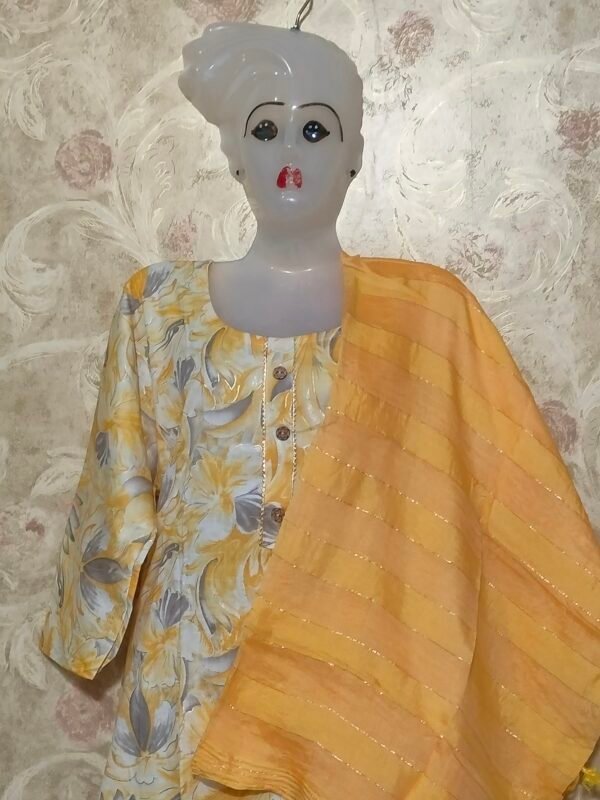 Vibrant Colors & Classic Design – Stylish 3-Piece Suit for Women - Image 3