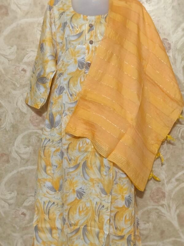 Vibrant Colors & Classic Design – Stylish 3-Piece Suit for Women - Image 2