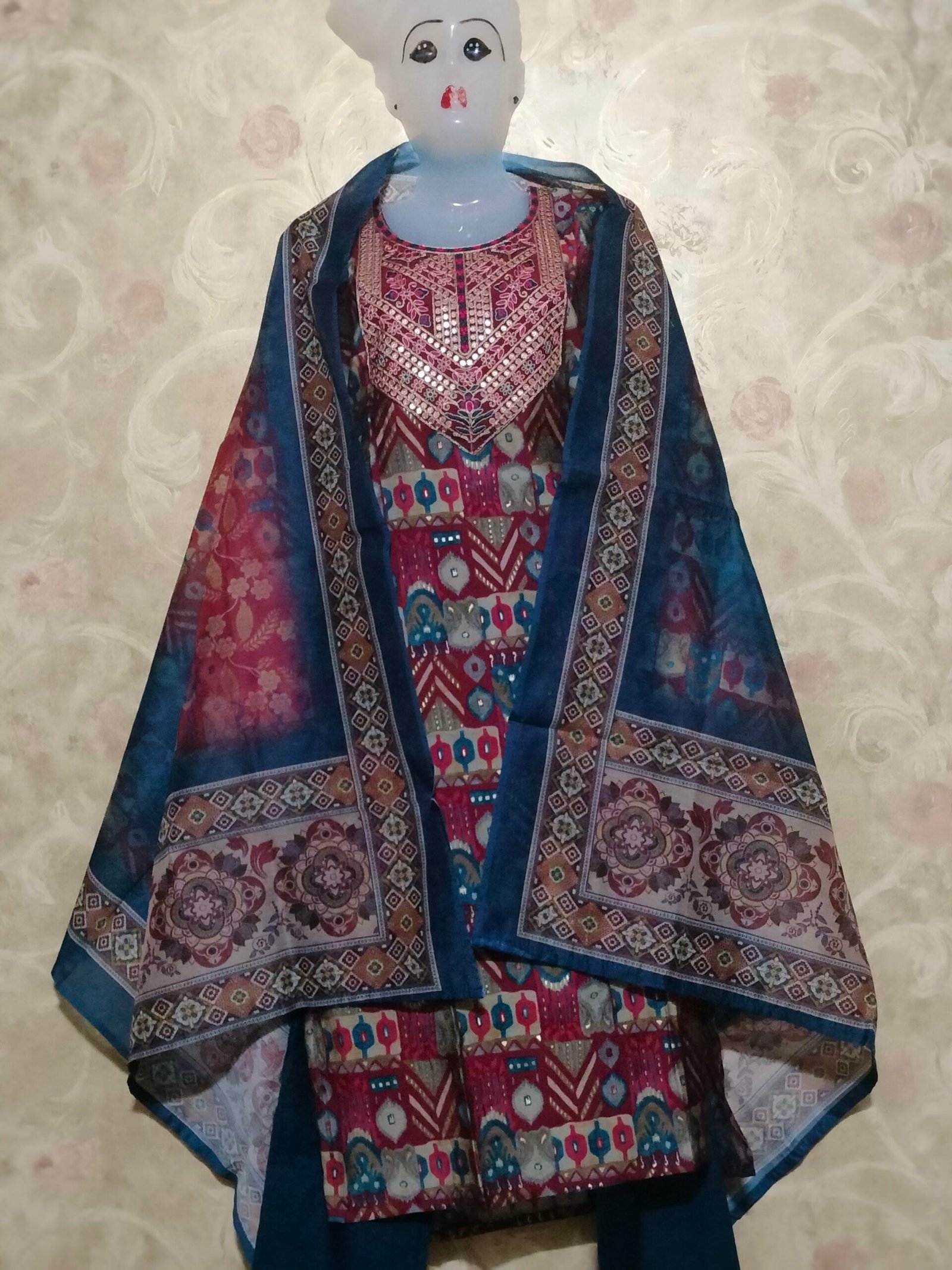 Stylish Round Neck Suit Set with Dupatta & Pajama – XL Size -maroon color - Image 2