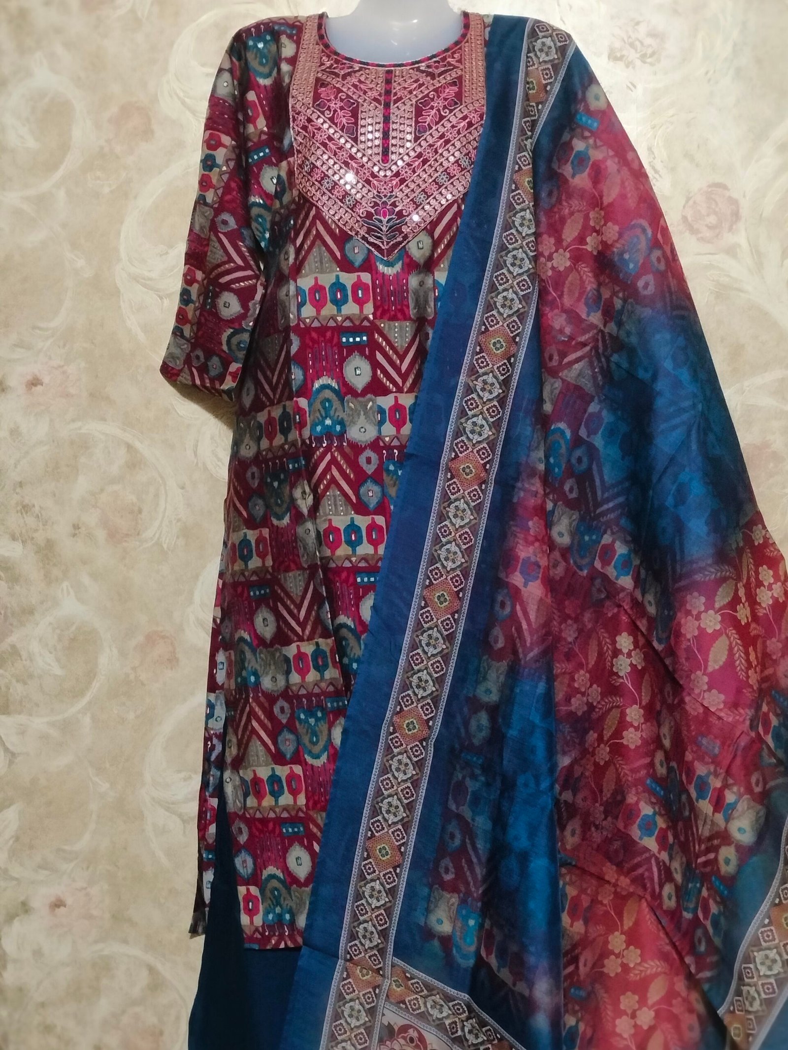 Stylish Round Neck Suit Set with Dupatta & Pajama – XL Size -maroon color - Image 3