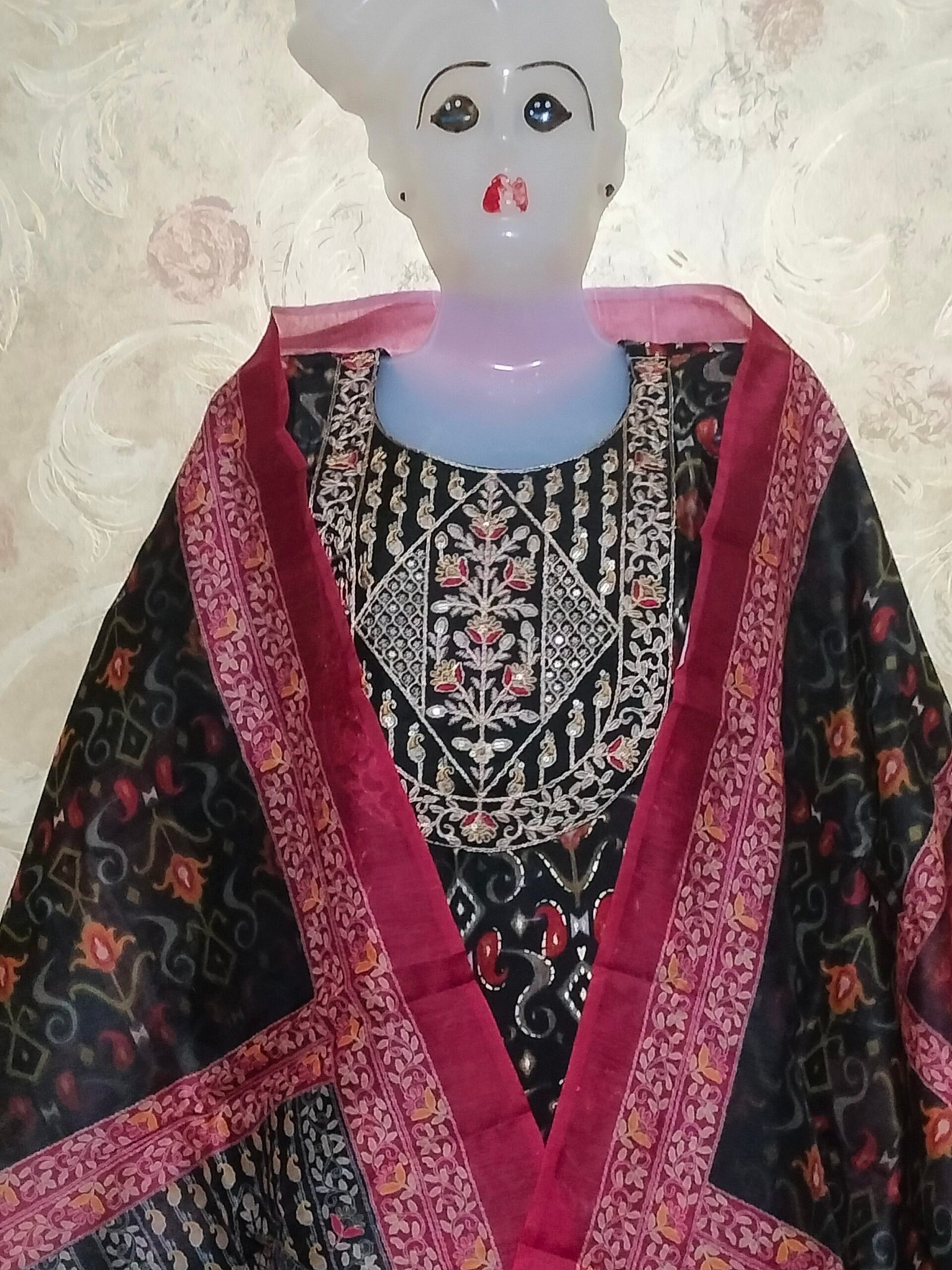 Stylish Round Neck Suit Set with Dupatta & Pajama – XL Size -black color - Image 6