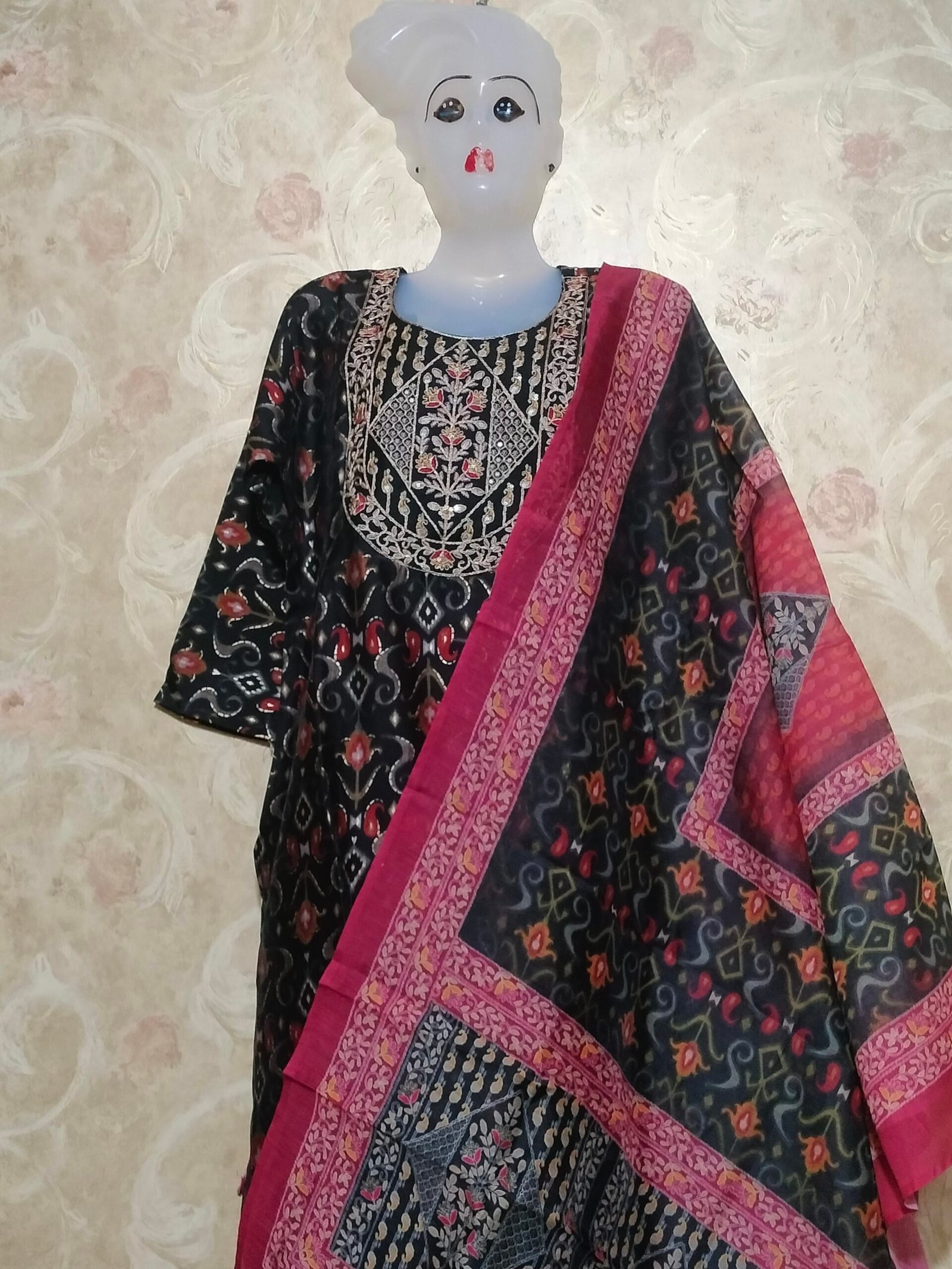 Stylish Round Neck Suit Set with Dupatta & Pajama – XL Size -black color - Image 3