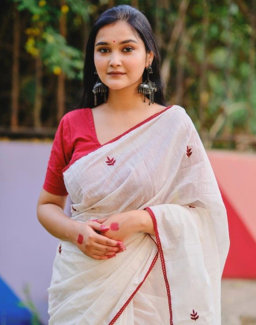 Generic Women's Linen Embroidered Saree With Unstitched Blouse - 5.5 Mtr (White-Red) - Image 4