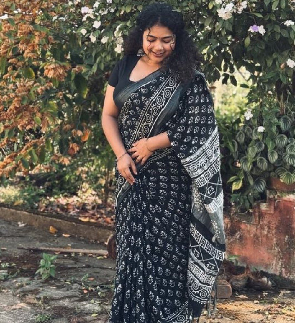 Generic Women's Linen Printed Saree With Unstitched Blouse - 5.5 Mtr (Black)